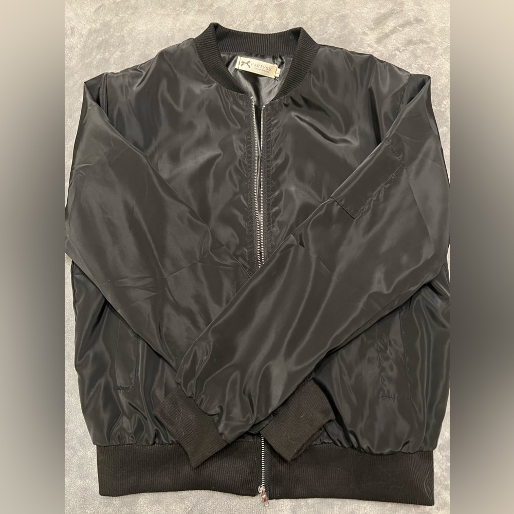 Lightweight bomber style jacket -black zip front in perfect condition